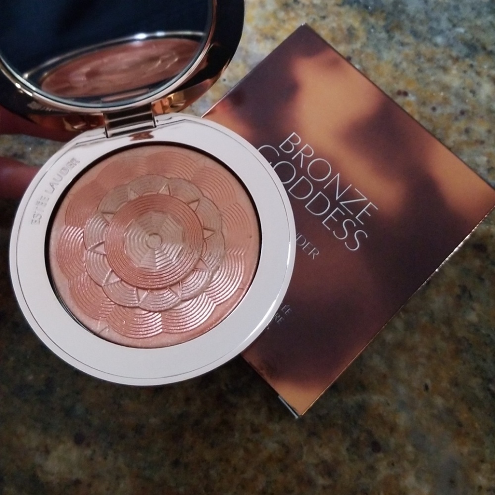 Estee Lauder illuminating powder